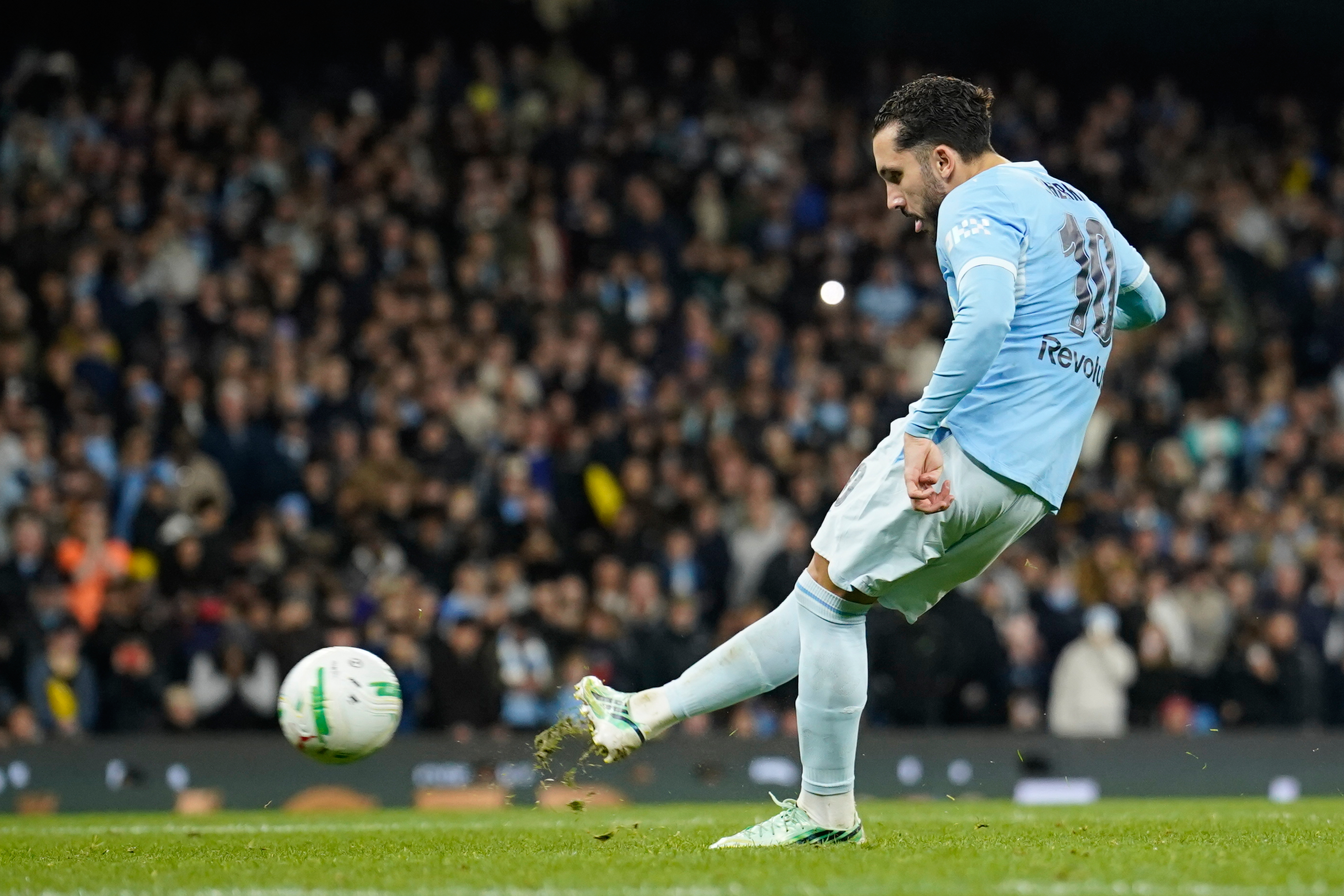 Man City and Liverpool win penalty shootouts to advance in English League Cup — Riyadh Sports news